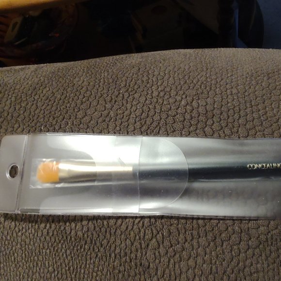 Original Merle Norman Concealing Brush  #59945 New in Original Package Untouched - Picture 1 of 2